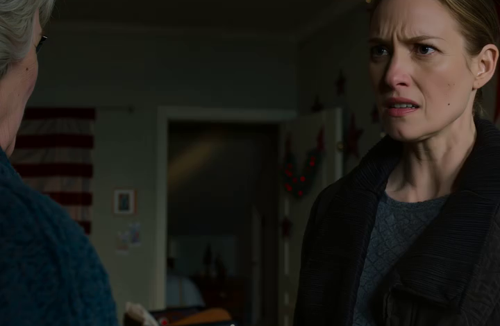 Een week voor Kerstmis hoorde ik mijn zoon vlak buiten de wasruimte tegen zijn vrouw zeggen: “Het grootste cadeau zou zijn als mama gewoon doodging.” Ik huilde niet, liep niet naar binnen om hen ermee te confronteren, maar ik opende gewoon het hypotheekdossier opnieuw, belde de voormalige advocaat van mijn overleden echtgenoot, boekte een ticket naar Parijs en legde iets op Daniels bureau waardoor het hele huis stilviel precies op kerstochtend.