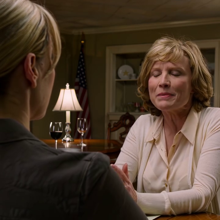 Mijn moeder kondigde aan dat Mason en Vanessa bij mij zouden intrekken alsof het al vaststond. Ik vertelde haar dat ik in plaats daarvan de stad zou verlaten, maar niemand geloofde me tot de verhuisdag aanbrak. Ze zagen het te laat.