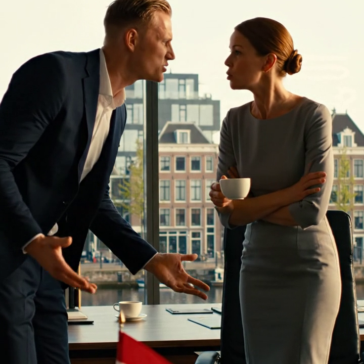 Op de verjaardag van mijn zoon koos iedereen voor het kind van mijn broer in plaats van het kind dat naast zijn onaangeroerde taart stond te wachten. Ik plaatste één foto, zei er weinig over en zette eerst iets anders in gang. ZE HEBBEN HET NOOIT GEZIEN.