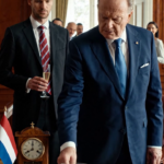 Op oudejaarsavond trok mijn schoonvader me naar zijn kantoor en zei koeltjes: “We vervangen je – je bent 47, je bent niet meer bruikbaar.” Ik slikte het door, verliet het feest zonder een woord te zeggen, ging naar huis en pakte mijn koffers, kocht een buskaartje voor een enkele reis en probeerde te verdwijnen na 13 jaar alles te hebben gegeven. Op het station vroeg een vreemdeling of het goed met me ging… en toen belde ze: “Papa, ik heb hem gevonden. Ja, dat weet ik zeker.” – Nieuws