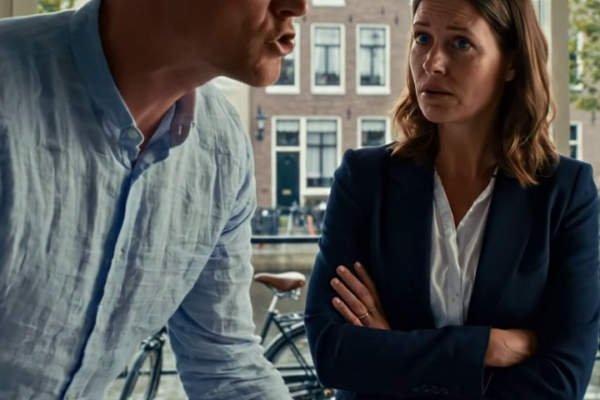 Mijn man vroeg me om het gala over te slaan, maar toen riep de gastheer mijn naam voor de VIP-tafel.
